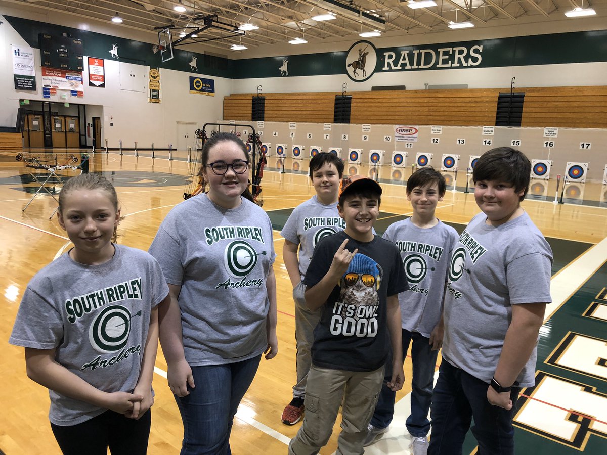 amy_linkel's tweet photo. SRES archers are ready to compete. #sresraiders #RaiderPride https://t.co/hySlEK451w