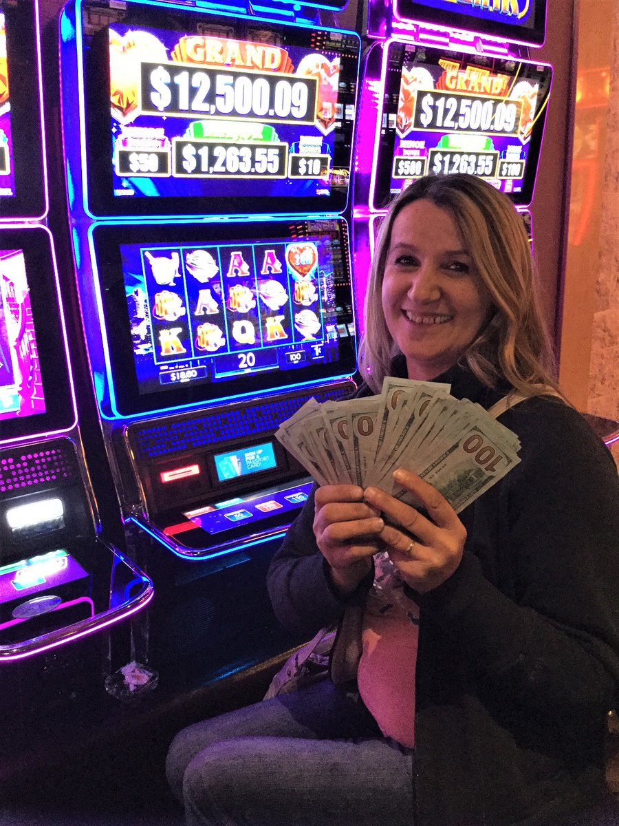 GunLakeCasino's tweet photo. Belkisa from Grand Rapids won $12,566.91 playing Lock it Link. Congratulations Belkisa! #GLCWinner https://t.co/yuDhNdxsVu
