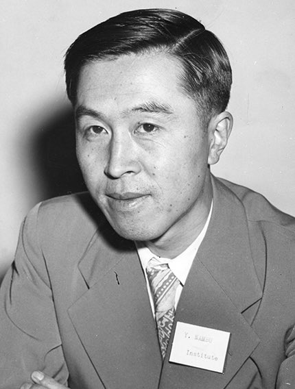 The physicist Yoichiro Nambu (南部 陽一郎) was born  #OTD in 1921. He developed a theory of spontaneous symmetry breaking to explain superconductivity, paving the way for electroweak symmetry breaking via the Higgs mechanism in the Standard Model.Image: AIP Emilio Segre Archives