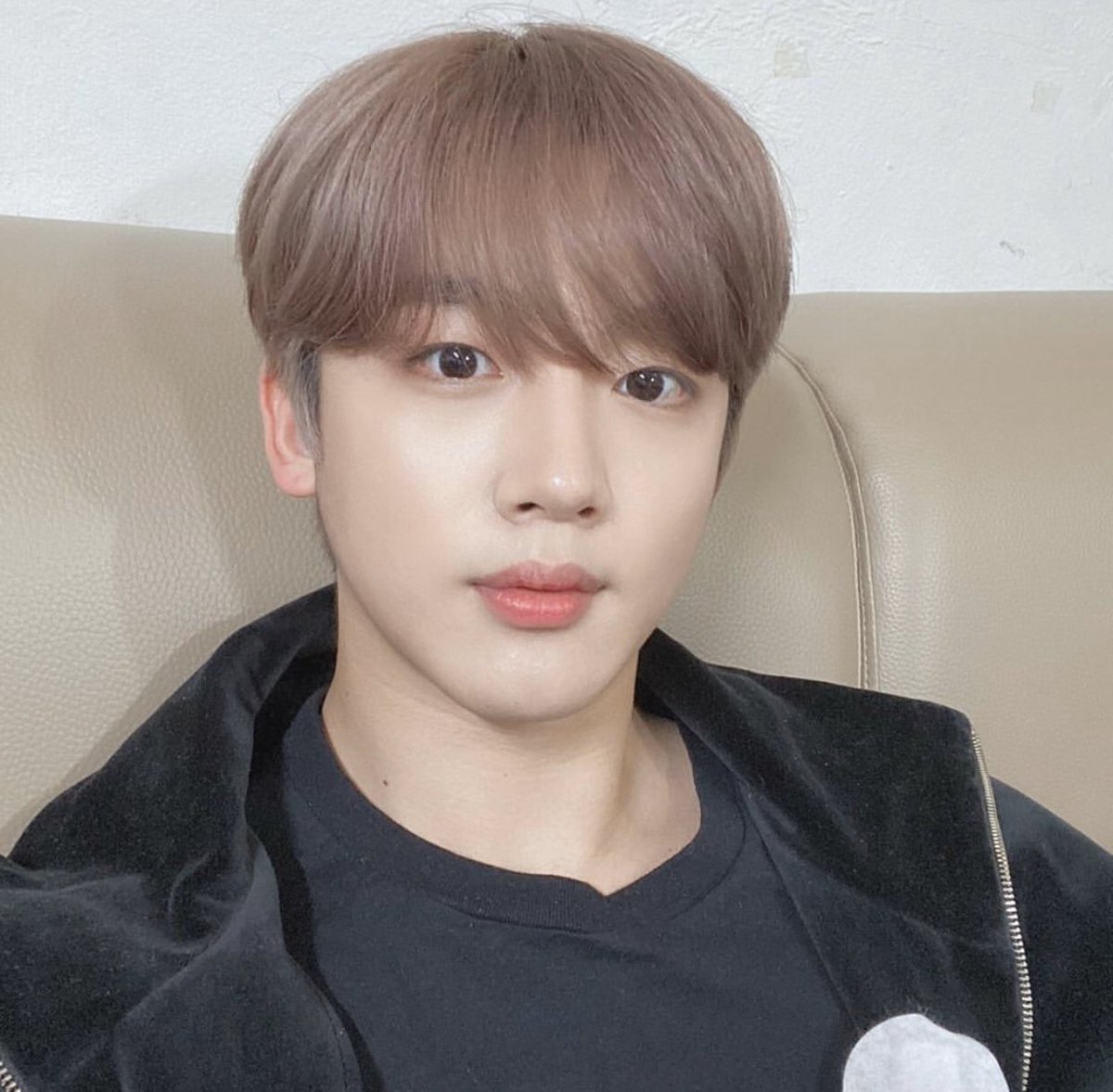wooseokshinx1's tweet photo. what we got today from our x1 members <3 thankyou wooseok, seungwoo, yohan, seungyoun &amp; hangyul :'(
 #form_NewX1 https://t.co/2nZTsanVZZ
