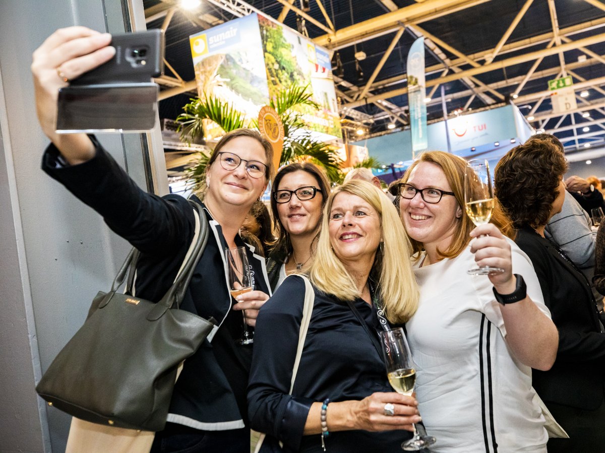 De foto's van de #VakantiebeursVakdag 2020 staan online! Heb jij jezelf en je collega al gespot? Bekijk alle foto's via bit.ly/fotos-vakdag-2… #Vakantiebeurs #Jaarbeurs