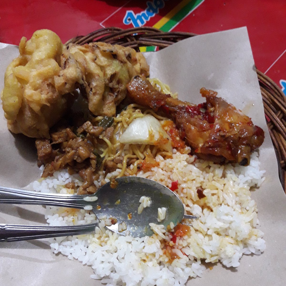 dolloomaskot's tweet photo. @malangkuliner Burjo aka warmindo😍 https://t.co/jM2kauJAvq