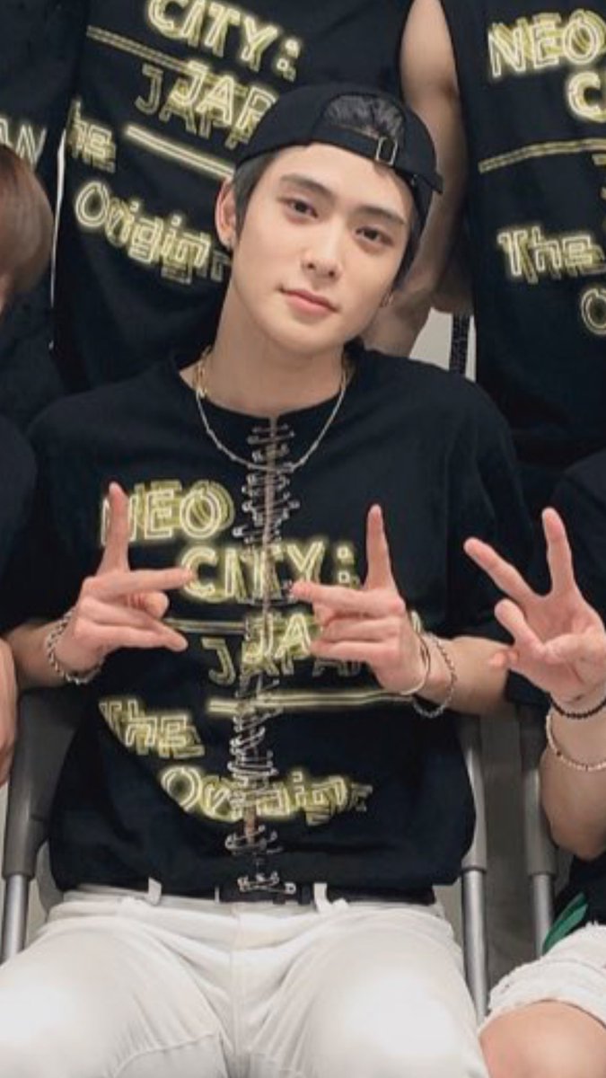 nctjaehyuned's tweet photo. His shirt is ripped and just put these safety pins to close it???? Your fashion sense is really extraordinary, sir. https://t.co/vekvcYEHmN