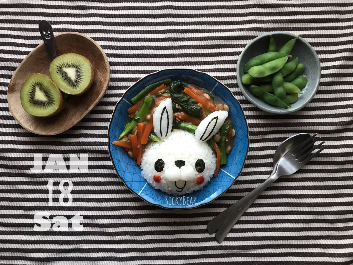 sickybear's tweet photo. สวัสดีคืนวันเสาร์ ✨ 
เช้านี้กินกราโนล่า +🍓
มื้อกลางวันกินข้าวปั้น + ราดหน้า ไม่มีเต้าเจี้ยวปรุงรสเลยใช้นัตโตะกับมิโซะแทน / ถั่วแระ
คืนนี้ฟ้าที่บ้านดาวสวยมาก ๆ อยากให้ได้เห็นจังเลย นังไงคืนนี้นอนหลับฝันดี พรุ่งนี้ตื่นมาสดชื่นนะคะ ✨
#sickybearff https://t.co/julEq5JcL7