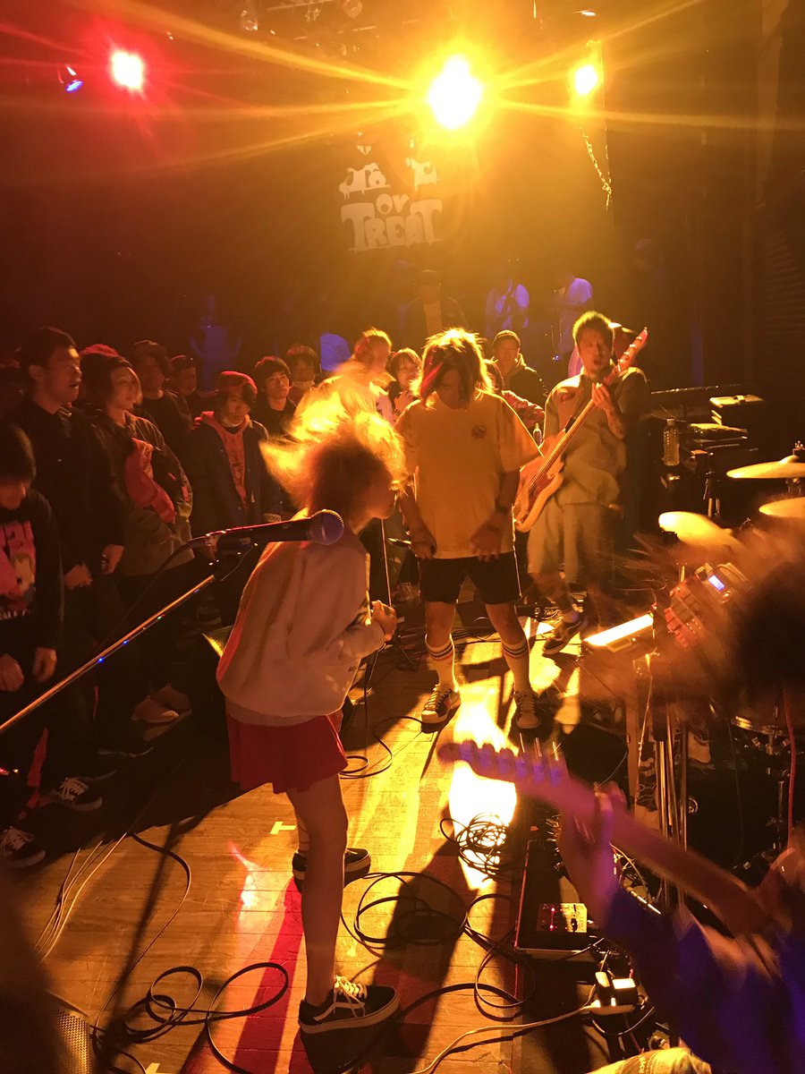ossie922's tweet photo. フロアでのライブってカッコいいやん
このイベントはフロアとステージ交互にやるからウンコ行くヒマありません💩

#scankincapital #SCAMGAMES https://t.co/85nPJeBCUU