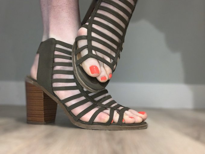 Peep that bunion pop 👀👅 https://t.co/opimEnMBqo<a href="/tag/happyquarantine"class="tags"><span>#happyquarantine</span></a>