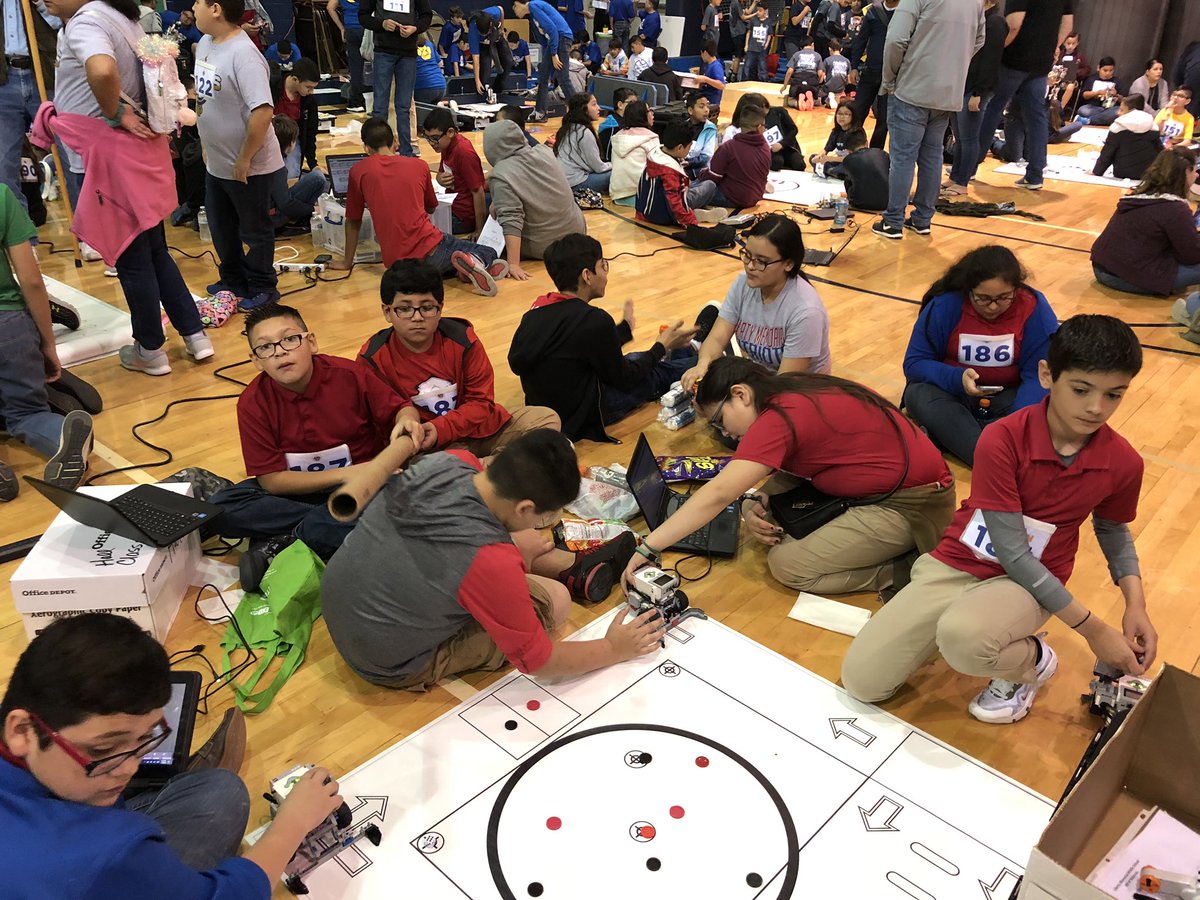 LMMSCARDENAS617's tweet image. @LMMSPatriots #makeithappenLMMS #finalcheck @TCEA #Robotics #representing