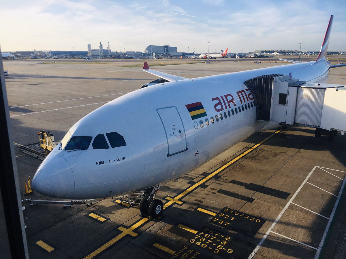 Systeo16's tweet photo. #bestviewintheworld #avgeek @HeathrowAirport https://t.co/Px0ECqW2cb