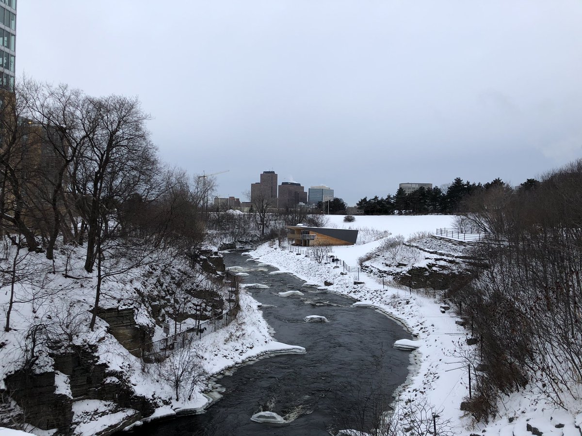 greystone75's tweet photo. Feels like -24C, not as cold as yesterday’s run, feels good to get out no matter what the temperature is, ran & speed skated in much colder weather. Part of the canal is open for skating. #beatcancer #everydayisagift #runningisagift #quitingisnotanoption #coldweatherrunner https://t.co/sFAgVIubSY
