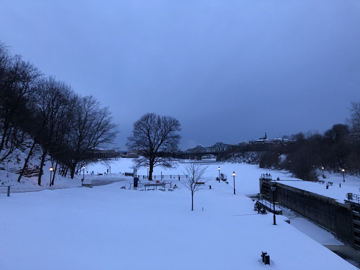 greystone75's tweet photo. Feels like -24C, not as cold as yesterday’s run, feels good to get out no matter what the temperature is, ran & speed skated in much colder weather. Part of the canal is open for skating. #beatcancer #everydayisagift #runningisagift #quitingisnotanoption #coldweatherrunner https://t.co/sFAgVIubSY
