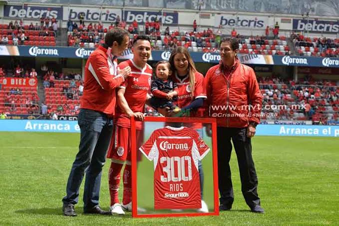 PaseDeGooooool's tweet photo. El 18 de enero de 2009 Antonio Ríos debutó en la Liga MX en un partido entre su equipo Toluca vs Atlante, el mexicano 🇲🇽 únicamente ha vestido la playera de los Diablos Rojos en su carrera profesional 

Fue campeón 🏆 de liga en el Torneo Bicentenario 2010 #DiablosTwitteros 👹 https://t.co/Vgh5JvBCzj