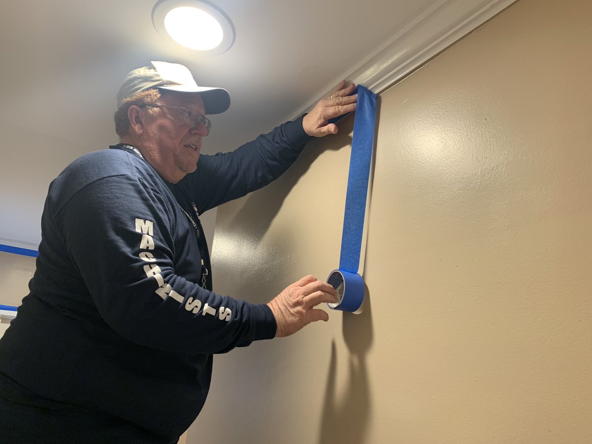 IAM_Union's tweet photo. Rise and shine! We’re teaming up with @unionveterans this morning to restore a home for homeless veterans. #MLKconf https://t.co/VUCplwlzeZ
