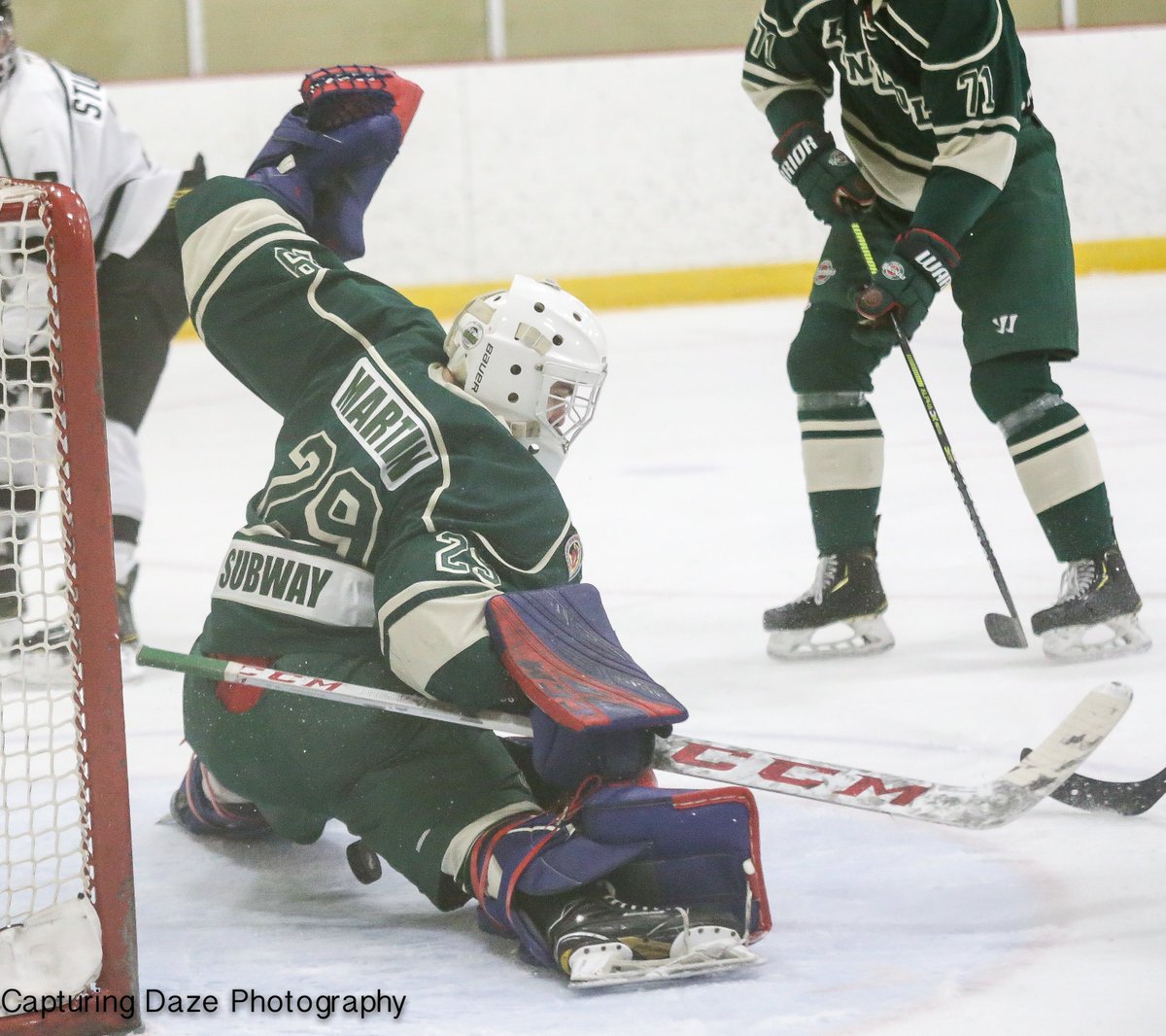 capturingdaze's tweet image. Photo gallery from @KomokaKings at @stmlincolns game last night in St. Marys. facebook.com/pg/capturingda…

#gojhl #wearelincolns #lincolns