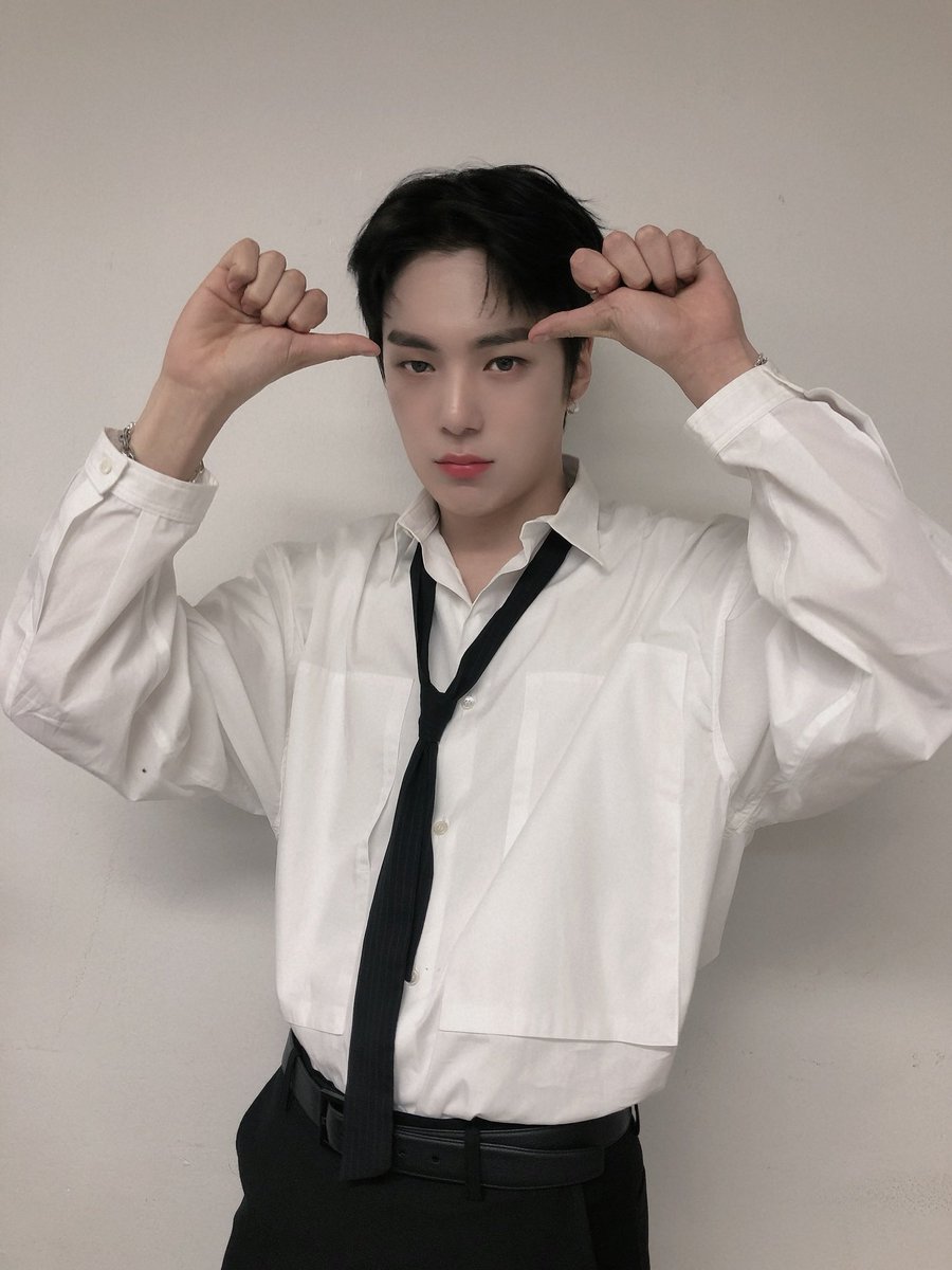 OfficialMONSTAX's tweet photo. [#민혁] 오늘 하루도 덕분에 행복한 하루 https://t.co/lsfAuoyc1C
