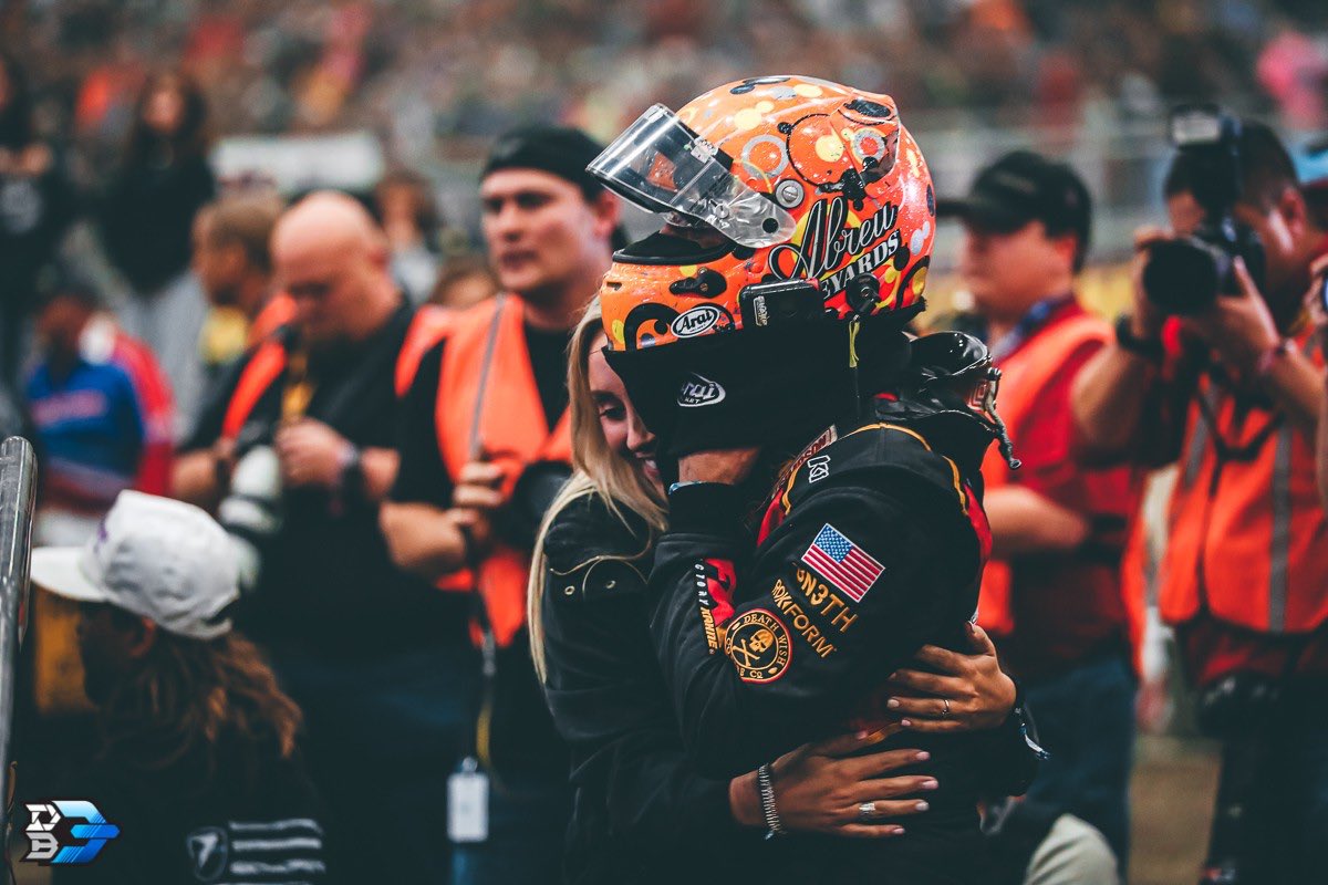 #ChiliBowl: Thorson survives slugfest to take Final Chili Bowl Preliminary Night Feature.

More: bit.ly/37itEYA

#ChiliBowlNationals