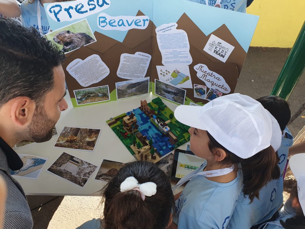 Hoy el Colegio Sto. Domingo Nazaret de #Güímar celebró el #NazaretRoboticsExperience, una competición de robótica, ciencia, juegos y mucha diversión. <a href="/Coqui_Garcia/">COQUI GARCIA</a> y <a href="/manupestano/">Manuel Pestano</a>, de @INtechTenerife, han sido jurado de los proyectos científicos y confirman que hay mucho talento!