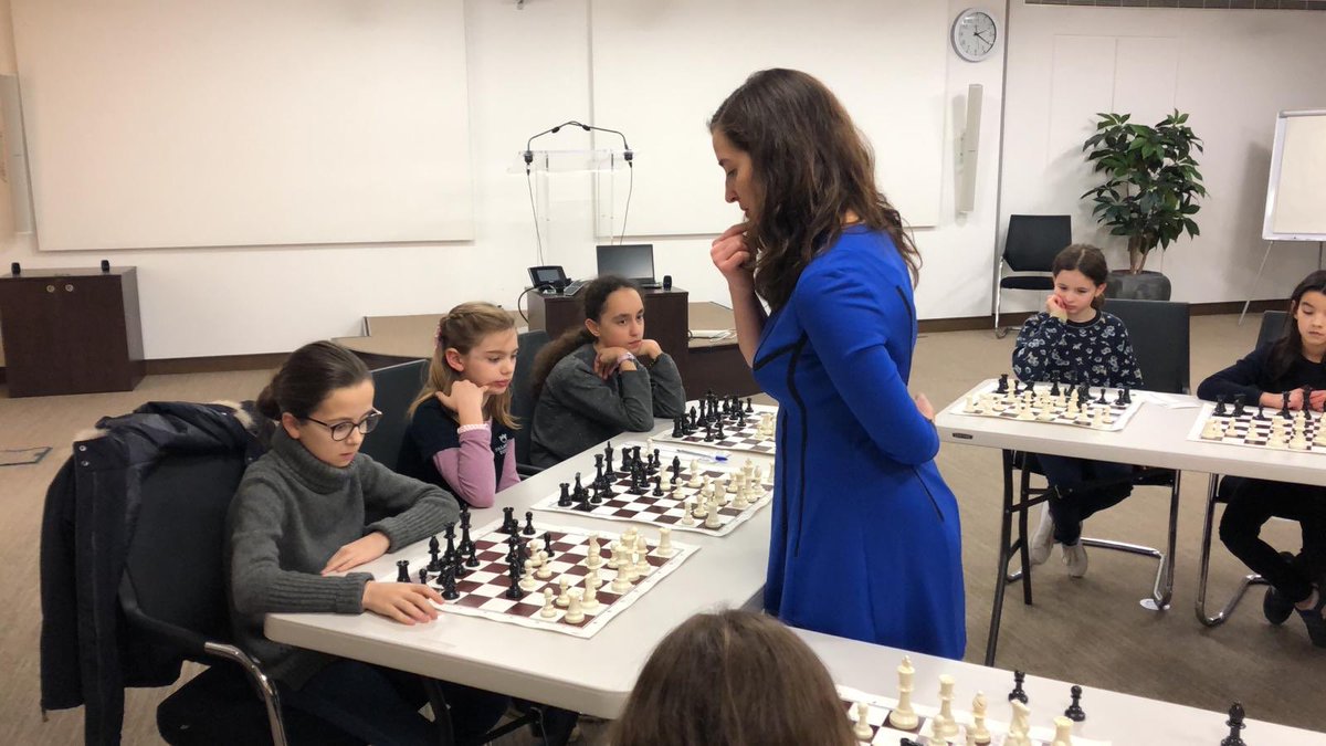PalamedeE's tweet photo. Dans le cadre du projet smartgirls , Emma a affronté 16 de nos jeunes joueuses, pour une après midi qui restera comme un magnifique souvenir ! https://t.co/XXnWfGBirR