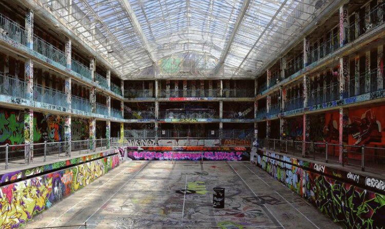 Participez à la vente aux enchères @Yellow_Peacock à l'occasion de la soirée organisée par l'ARCO au bénéfice <a href="/institut_curie/">Institut Curie</a> le 30/01/29!

1er lot : Photographie Nicolas MARTIN - Piscine Molitor. Tirage photo signé et numéroté (600 euros) 

Réservations : lnkd.in/g9FgFgH