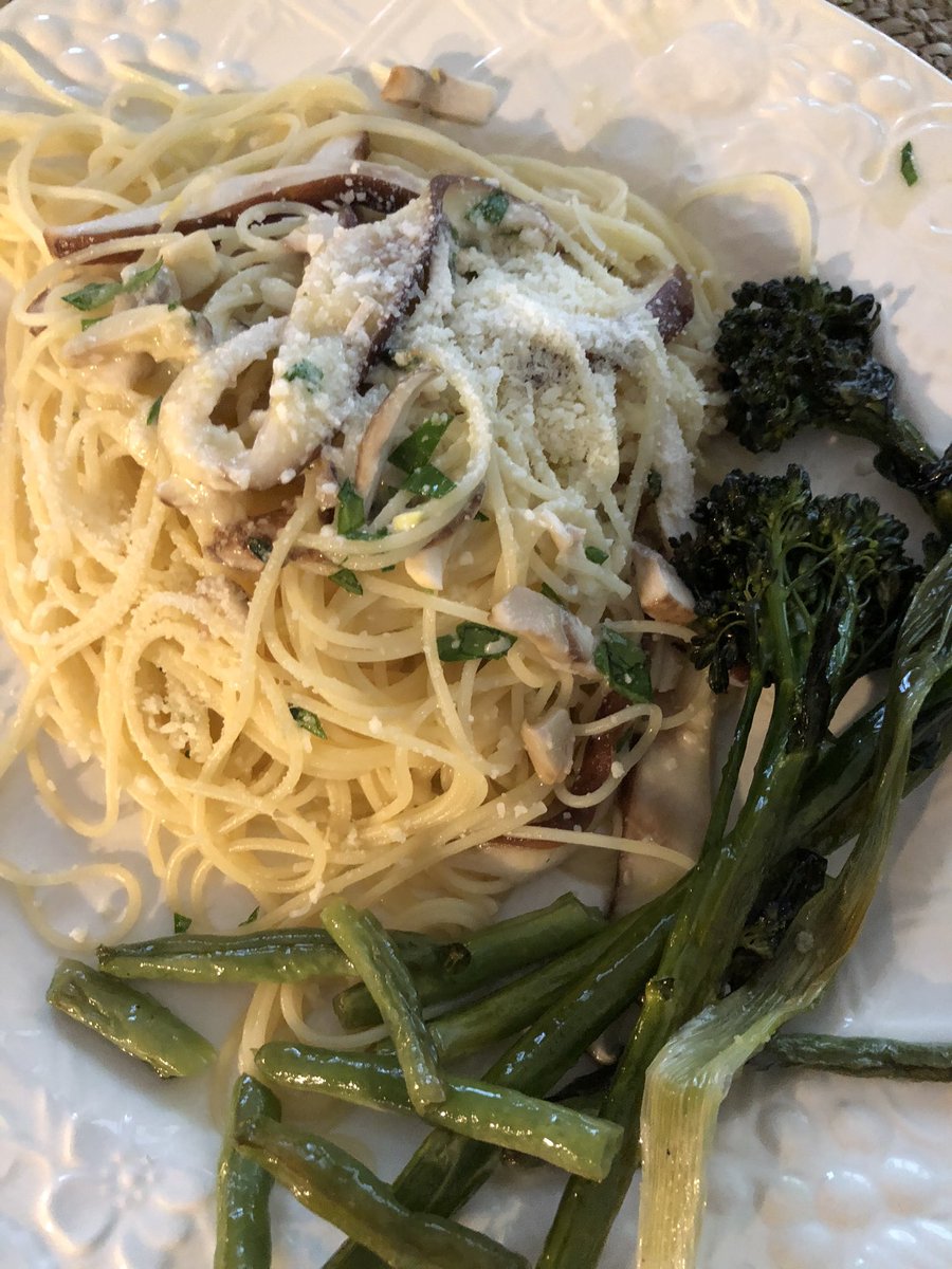 auntjillinks's tweet photo. Pasta with lemon, garlic, and thyme mushrooms ala @Nigella_Lawson link: https://t.co/XOPxHzcytC #cook90 https://t.co/952nBa1Qlz