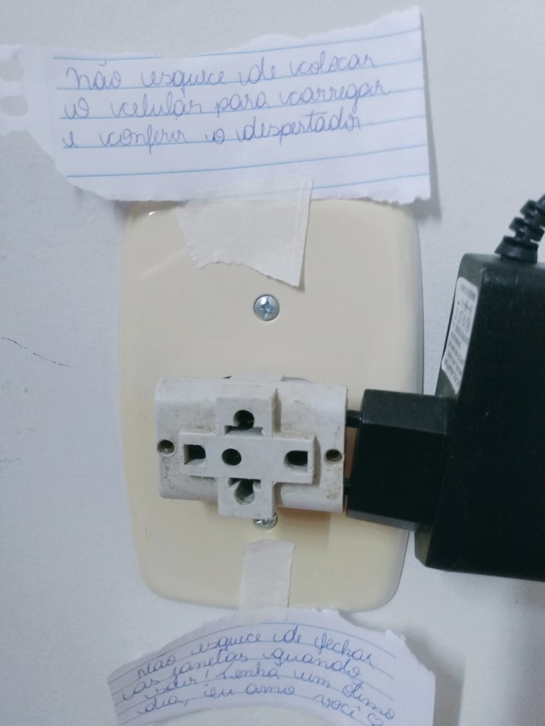 AlvesdieFF's tweet photo. E a morena , que foi viajar e saiu espalhando bilhetinhos pela casa 💓 https://t.co/Q7DnF5adJ7