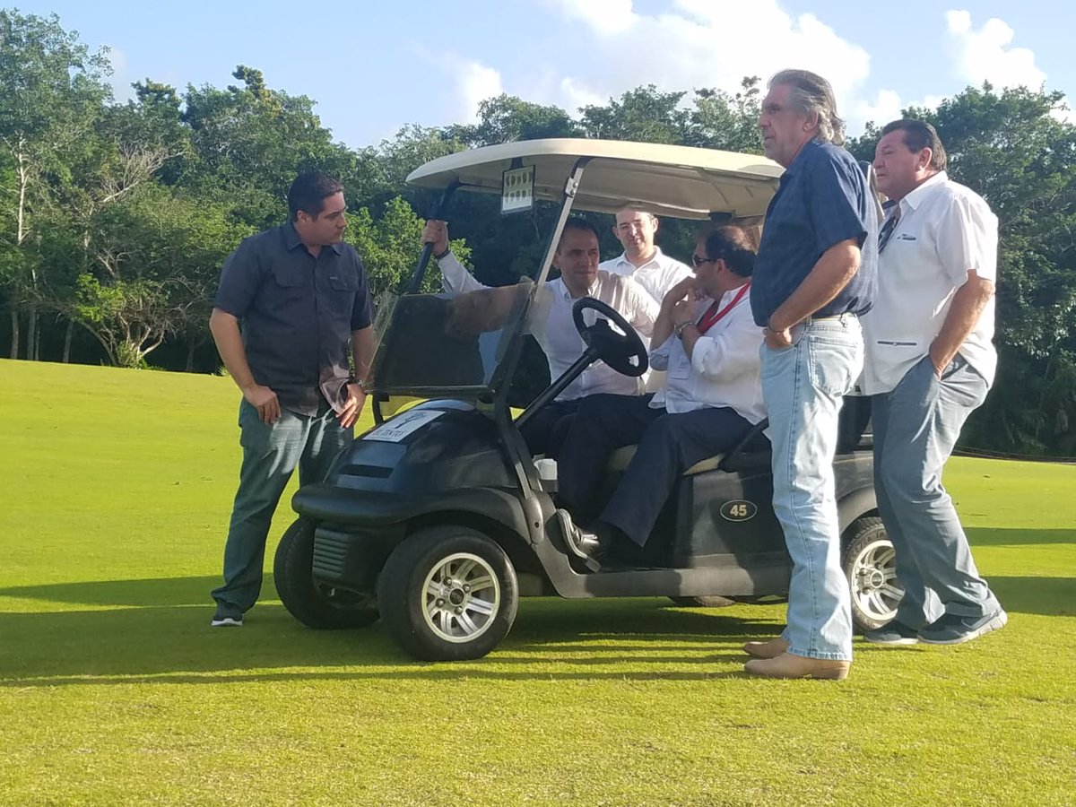 gpocumbres's tweet photo. En nombre de @GrupoCumbres y el Cancún Country Club, agradecemos visita a los diferentes fracc del grupo del secretario de hacienda @ArturoHerrera_G de igual forma, el ofrecer al banco de desarrollo para analizar la viabilidad de los nuevos proyectos e impulsarlos. https://t.co/ncoueo0TD1