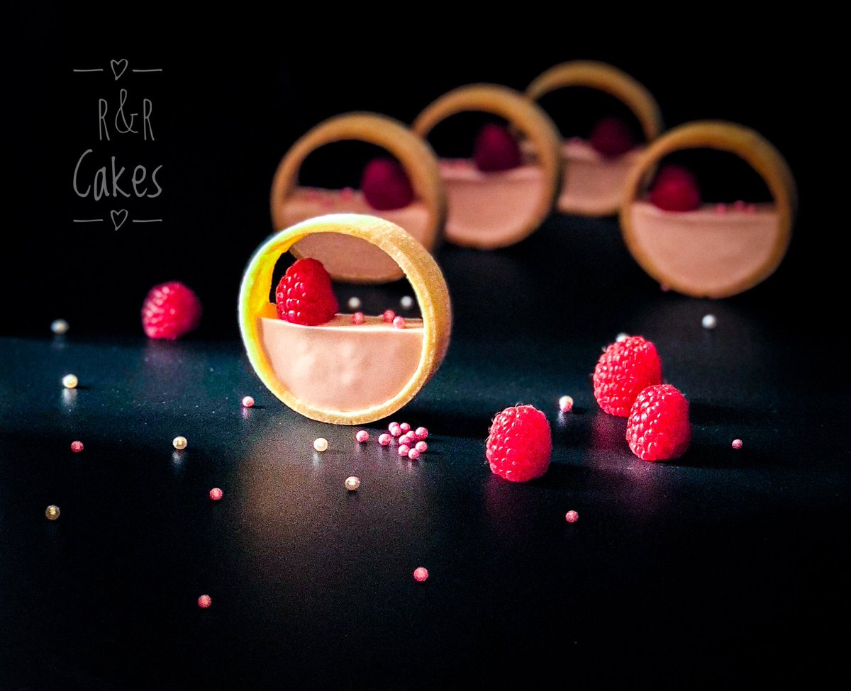 rnrcake's tweet photo. mousse de yaourt et framboises 😍 #tarte #tarteframboise #tarteyaourt #yaourt #framboises #framboise #raspberry #carcassonne https://t.co/HoFgvMJvJ9