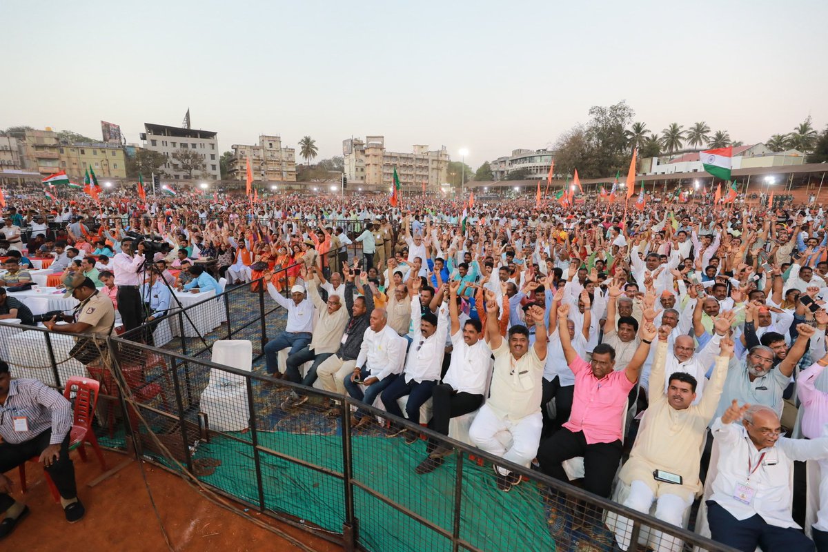 Have a look at these pictures from Hubli, Karnataka.

People gathered in large numbers to show their support for CAA.
#IndiaSupportCAA