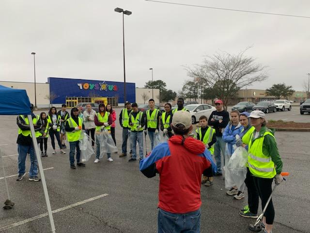 alabamacoastal's tweet photo. @Mobile_UnitedAL's MLK Day of Service in Eslava Creek is going well at the ACF site in the Toys R Us parking lot! Thank you all of our wonderful volunteers and partners!!! #CreateACleanWaterFuture https://t.co/4lcDbx6j2w
