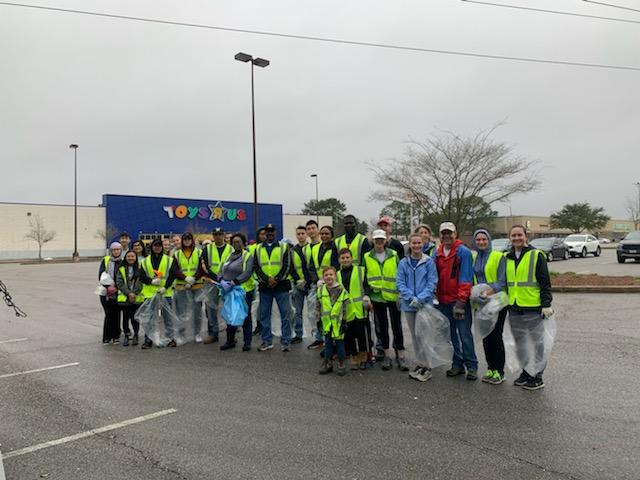 alabamacoastal's tweet photo. @Mobile_UnitedAL's MLK Day of Service in Eslava Creek is going well at the ACF site in the Toys R Us parking lot! Thank you all of our wonderful volunteers and partners!!! #CreateACleanWaterFuture https://t.co/4lcDbx6j2w