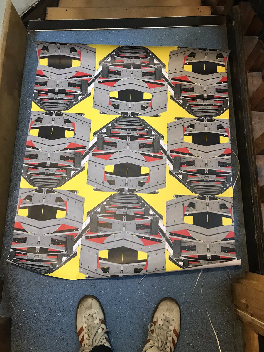 KomkovSergej's tweet photo. So today Iβve done my first ever paste up in at The Brain Jar in Hull. With huge help from fantastic @HannahWaaa ;) ;) ;) XXX #hull2020 #hull #brainjar https://t.co/eolDVeEJ3e