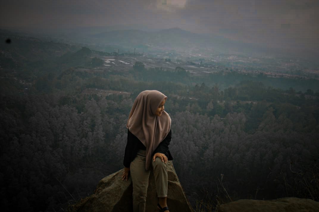 shpynty's tweet photo. Sejauh ini aku belum pernah merasa kesepian ,sendirian karena aku selalu berayukur dengan adanya mereka yg selalu ada dalam hidupku😊
#bucinedukatif #remaja #perawat https://t.co/mAyV9zoi7C