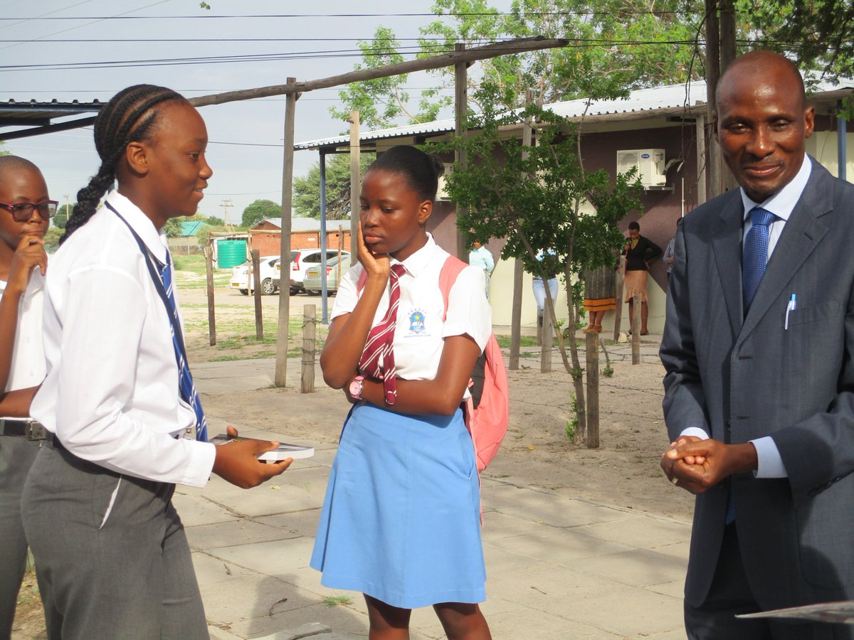 foundation_lm's tweet photo. We also interacted with the top 3 performing students in Rakops CJSS;
In this picture we have Oyega Mosotho receiving her goodies and the #Insightfulbook for being one of the top students in this school. Congratulations to the youngstar!
#theinsightfultour
#ElevationthroughImpact https://t.co/BHmoUYJLSw