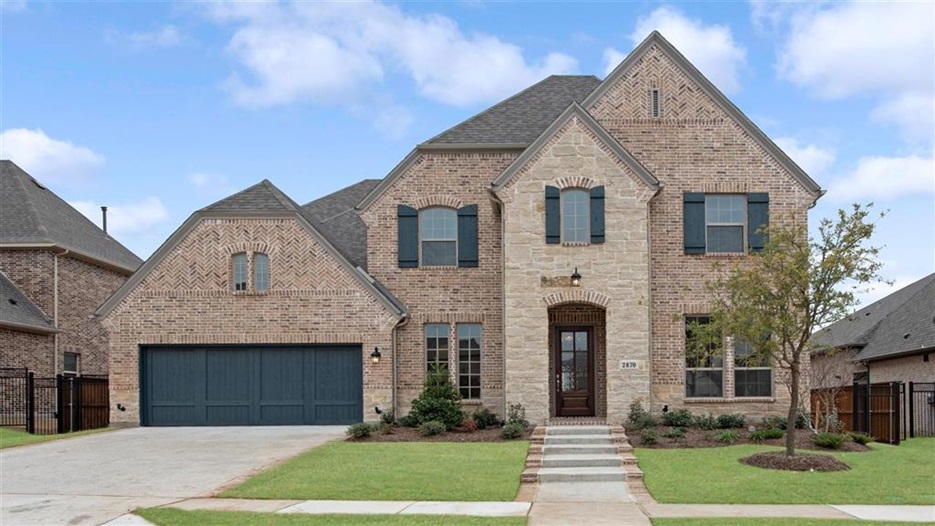 This stunning #home is located inside the #community of Lakewood at Brookhollow, a community nestled among rolling hills, parks, streams and lakes in #ProsperTexas. Find out how this fantastic 4 bedroom, 4.5 bath home can be yours at the link: fal.cn/365KX #ProsperTX