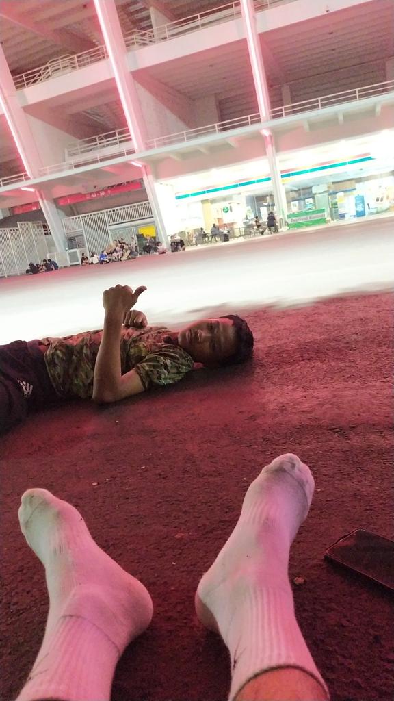 Fasihatulichsan's tweet photo. Aku teh cape syekali, banyak yang berpasangan tapi hanya sekedar jogging sebelahan hihi~ https://t.co/8zGFg6xup1