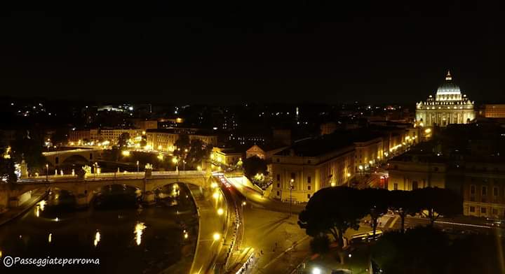 Dalla cima di Castel Sant'Angelo in una sera d'estate 😊
<a href="/RomaCuriosa/">Passeggiate per Roma curiosa</a>