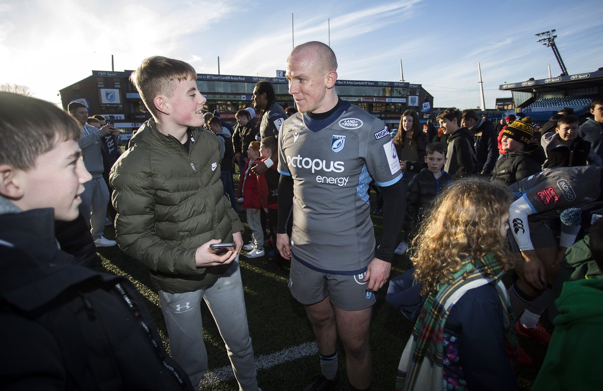 Cardiff_Rugby's tweet photo. Always a pleasure to mingle with supporters on the pitch after a game at the Arms Park. Great to see so many youngsters in attendance today. Thank you for your support 👍🏼 https://t.co/b2uJ5fIavO