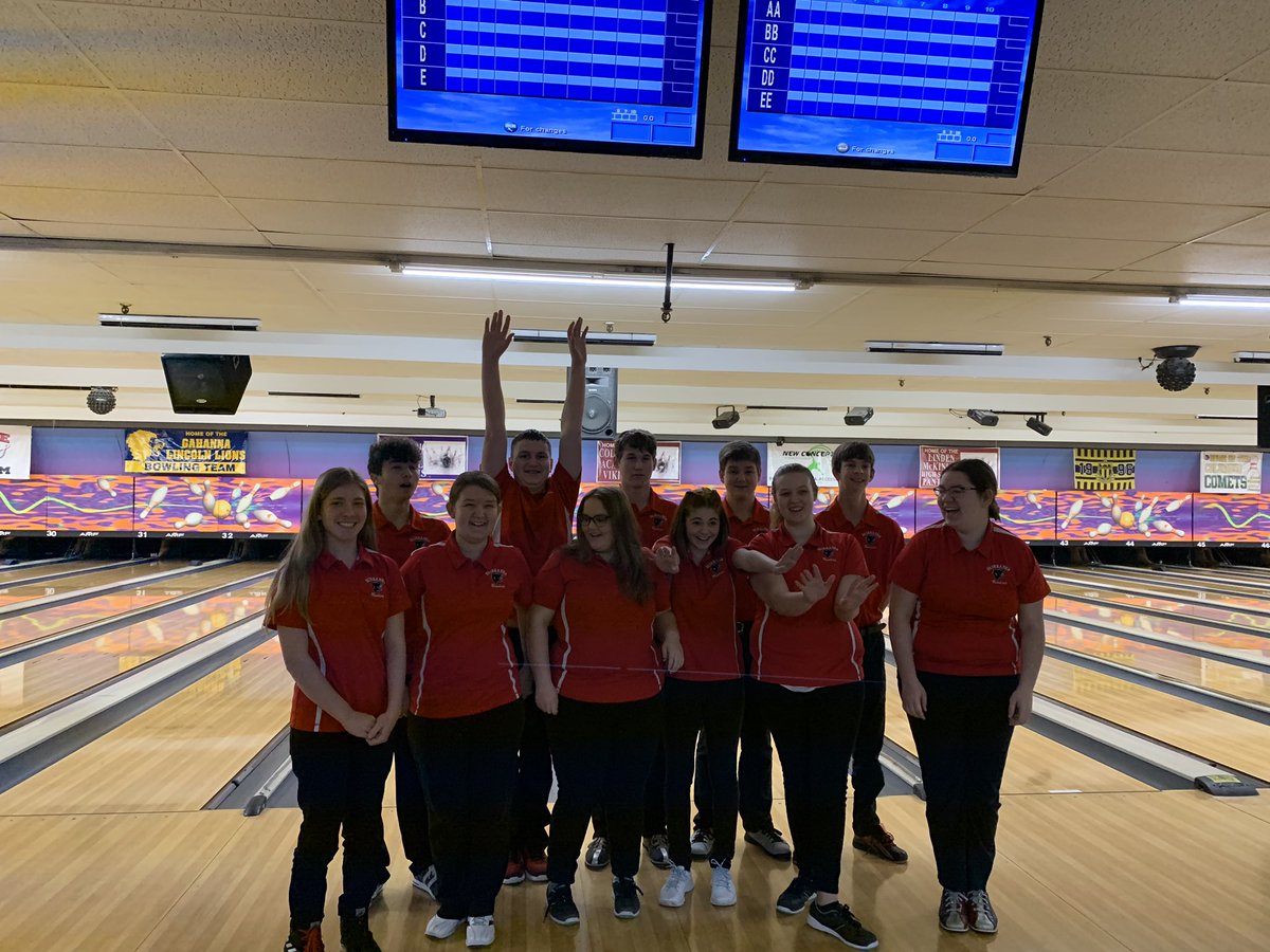 fhsbowl's tweet photo. Group fun before the tournament. https://t.co/TsnY3Q7dWR