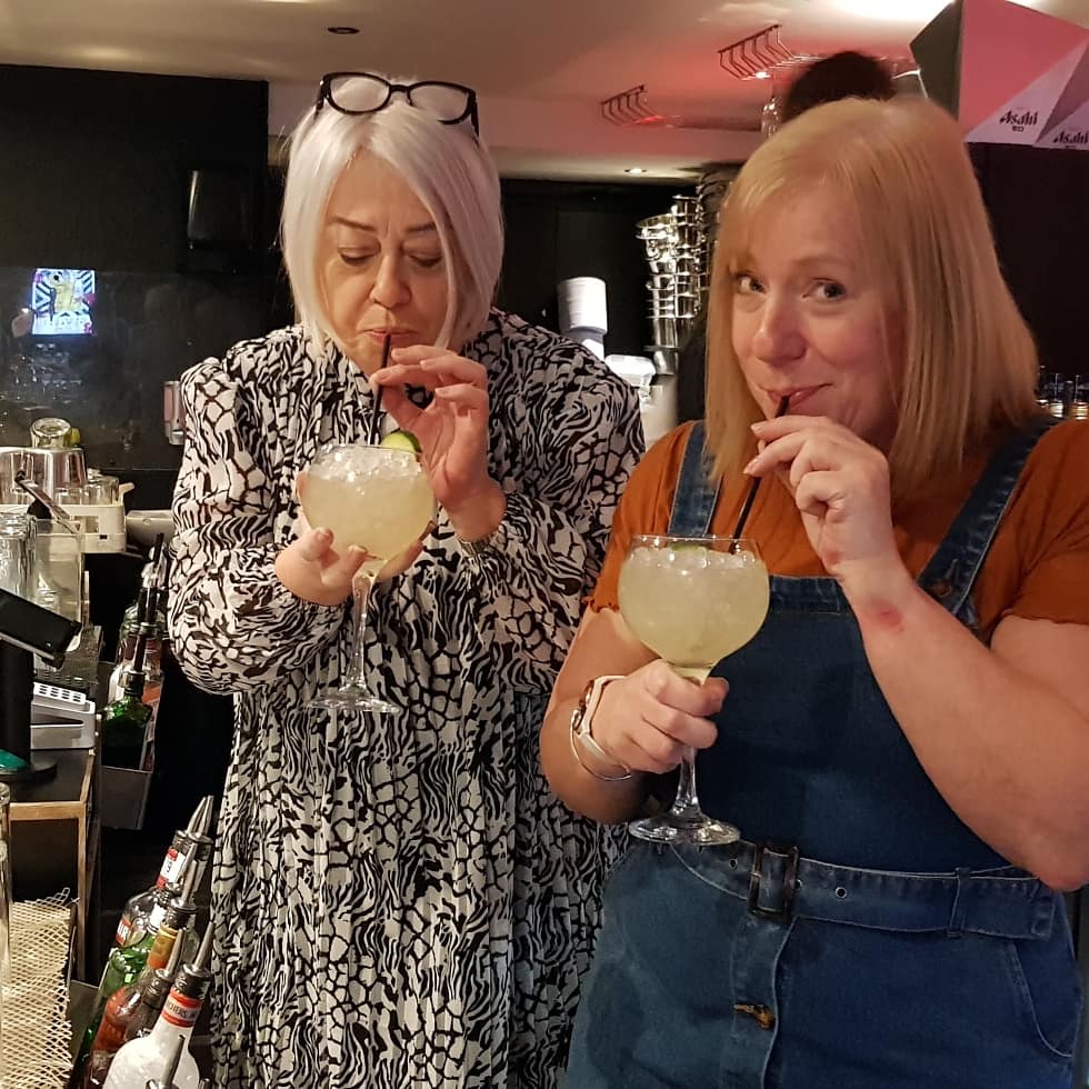 GillySeville's tweet image. I drink enough of them so thought I'd learn how to make them #cocktailmasterclass @BalugaPreston #funtimes
