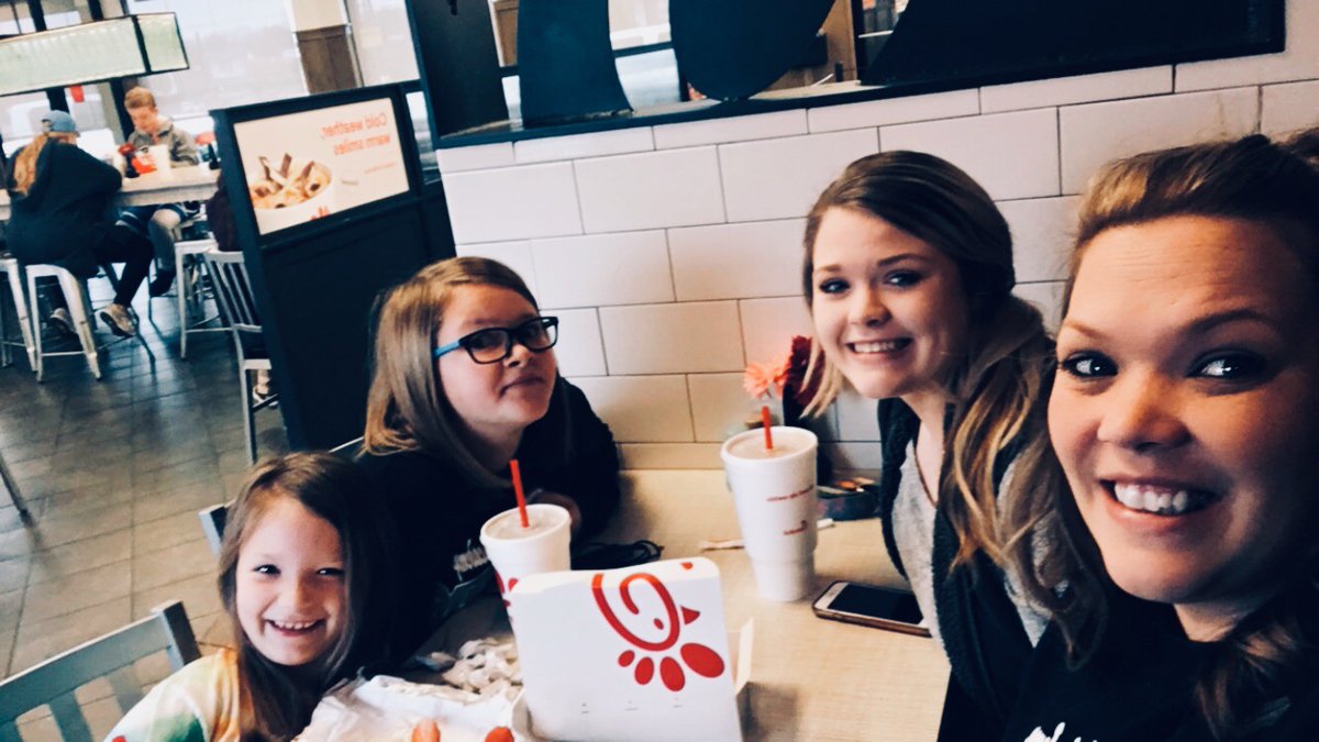 LinLeAOliver's tweet photo. Breakfast with my favorites. 
@ChickfilA @GriderMadi https://t.co/t3Gh3X9XjH