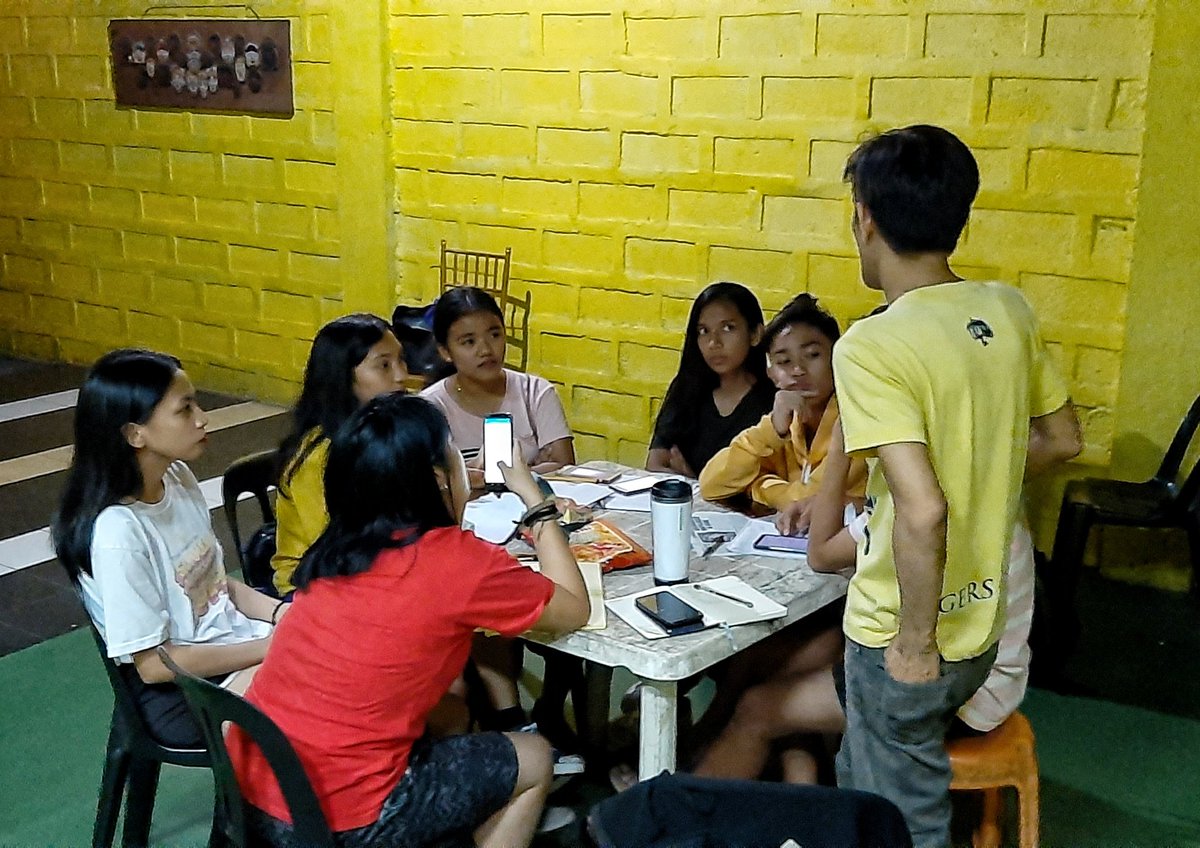 TMInc2001's tweet photo. January palang, busog na agad sa kaalaman! Just done with the Monologue Scriptwriting Workshop facilitated by Mr. Alvin Joseph Veneracion (TMI-Artistic Director) with Ms. Hannah Marielle Ocampo (TMI-Head for Theater Arts). #MonologueScriptwritingWorkshop #TeatroMarikeñoInc #TMInc https://t.co/jJLKZdo5oc