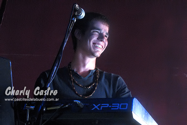 charly_castro20's tweet photo. #efemeridesLPDA
18 de enero de 2008
Las Pastillas @DelAbuelo en Villa Gesell.
La fiesta, con Ale muy sonriente, fue en el boliche The Roxy. https://t.co/B7xxFcuFDC