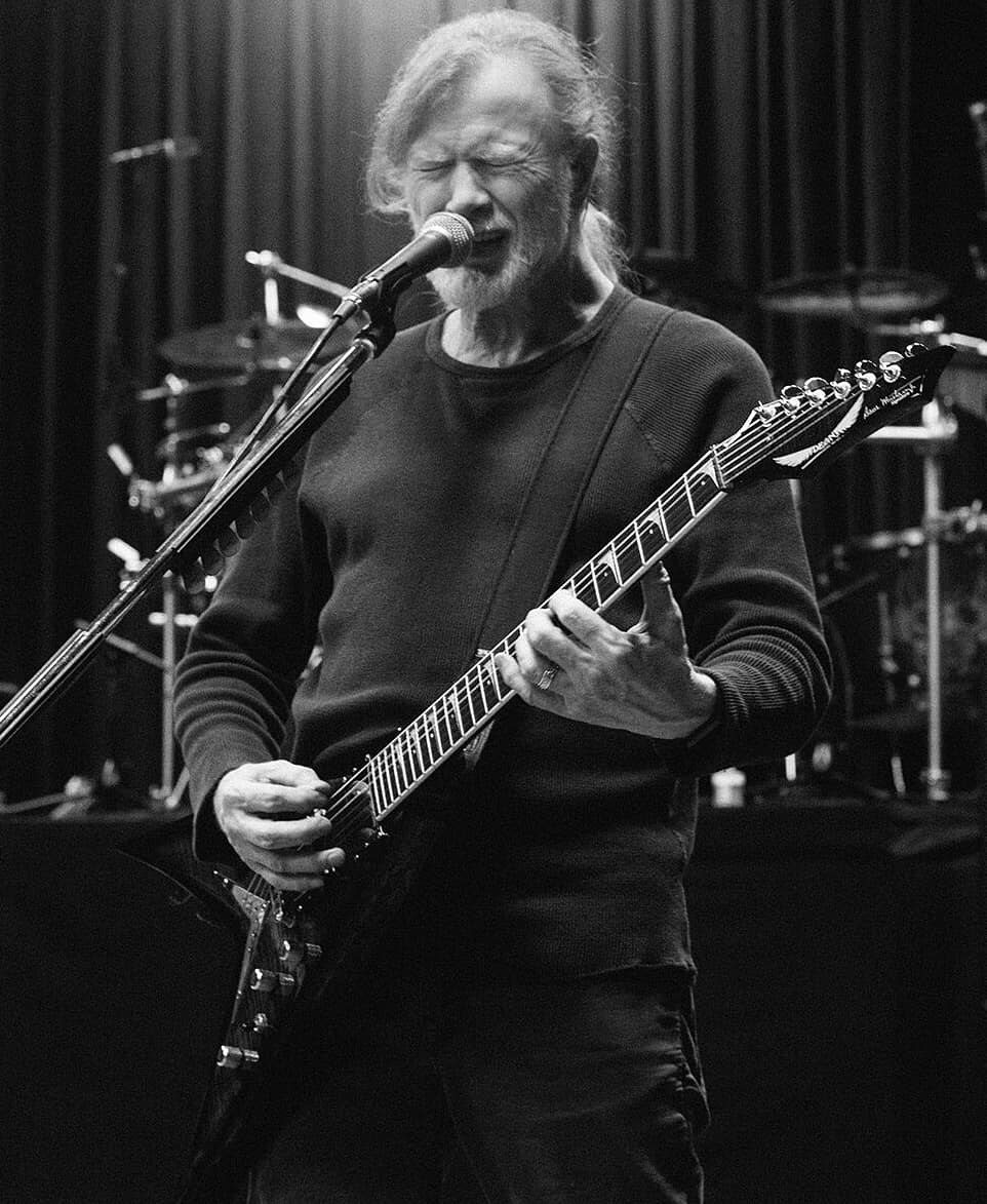 avc_agency's tweet photo. Dave Mustaine está de regreso: ”I’M BACK”❗️❗️❗️
.
☢️Con un mensaje corto, el líder de Megadeth comunicó a todos sus fans en las redes su recuperación del cancer de garganta diagnosticado hace varios meses. https://t.co/9BmxeN27OK