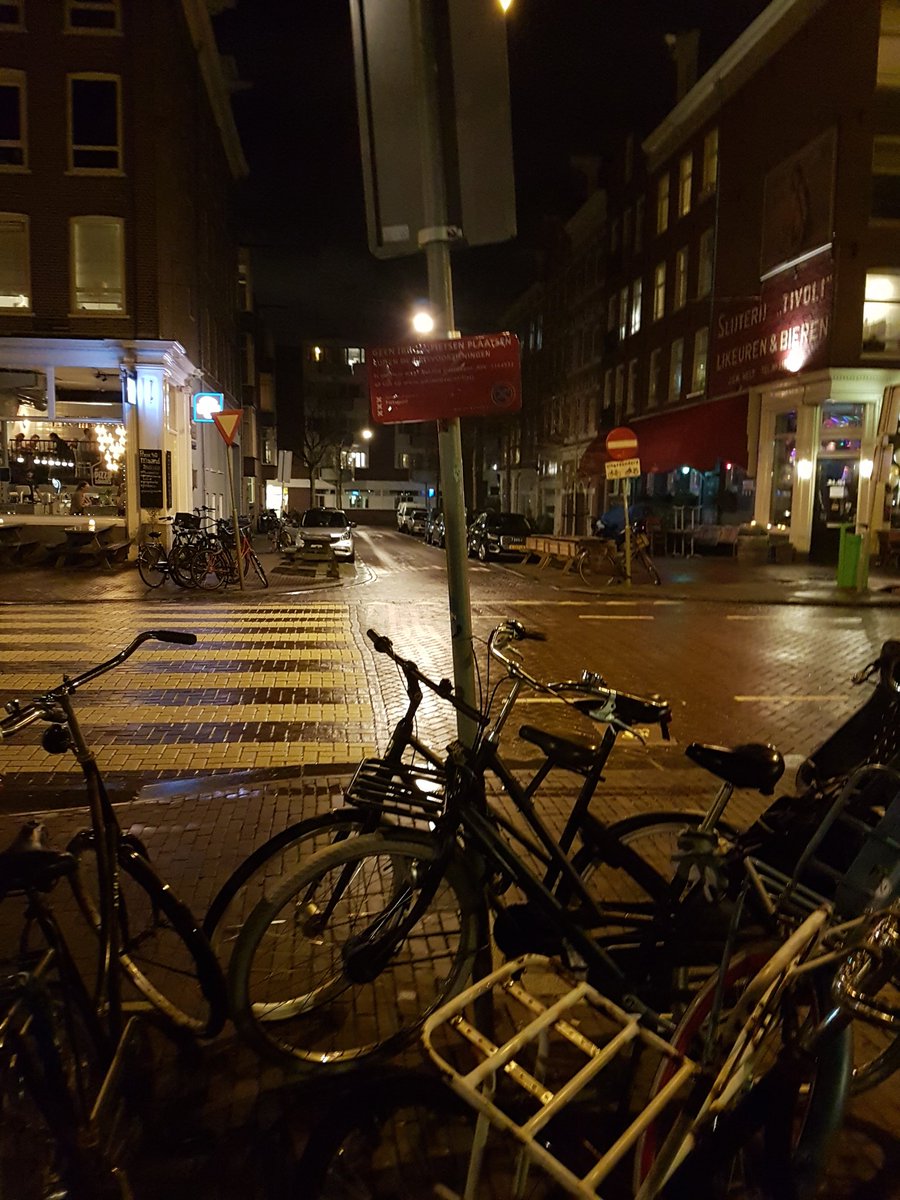 PrinsesChrissie's tweet image. Welkom in Amsterdam..

Waar een stel fucking aso&apos;s elke vrijdag- en zaterdagavond het zebrapad barricaderen, zodat de ouderen uit het bejaardenhuis met hun rollator niet normaal over kunnen steken!  #Spaarndammerbuurt #Spaarndammerstraat 

@AmsterdamNL @webcare020