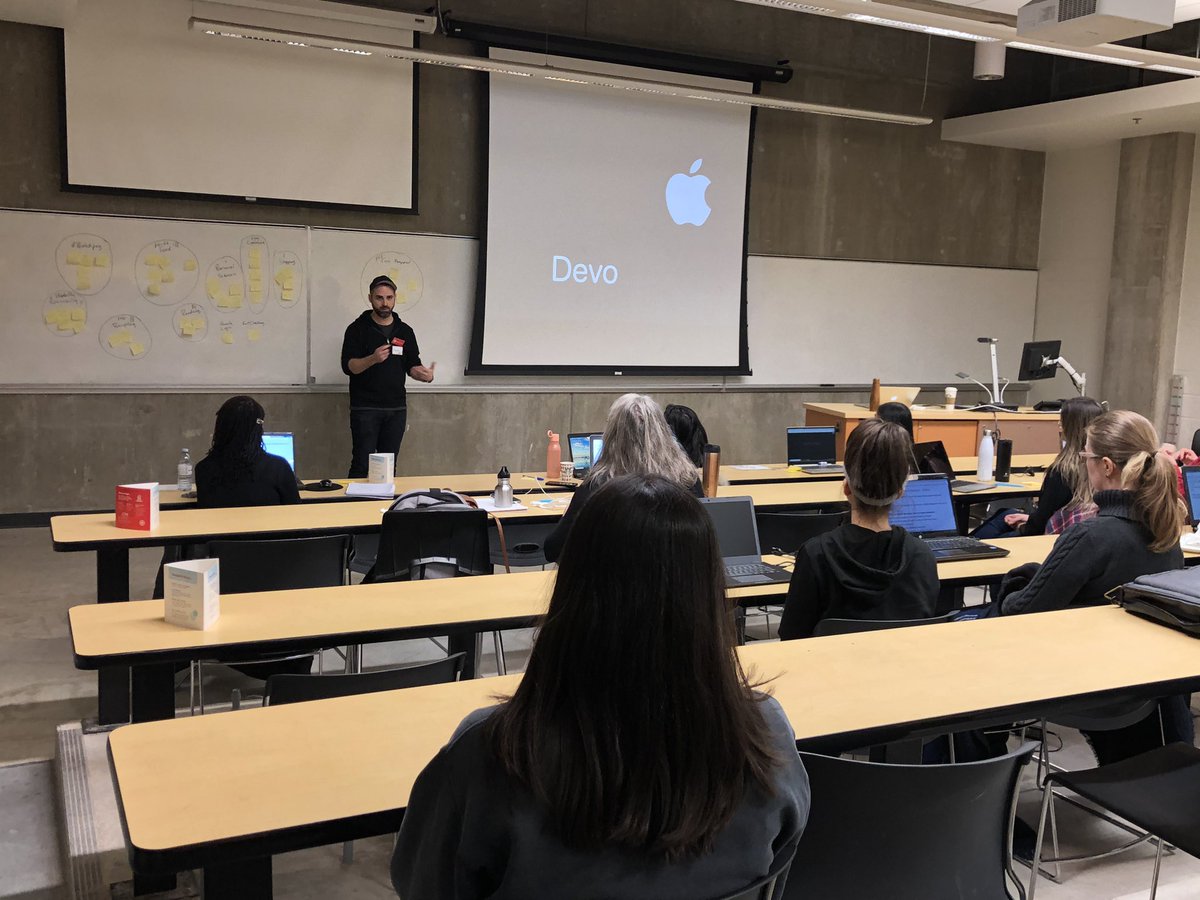 learningcodeywg's tweet image. The intro to UX design workshop today is having a lot of fun collaborating on campus at the U of M today.