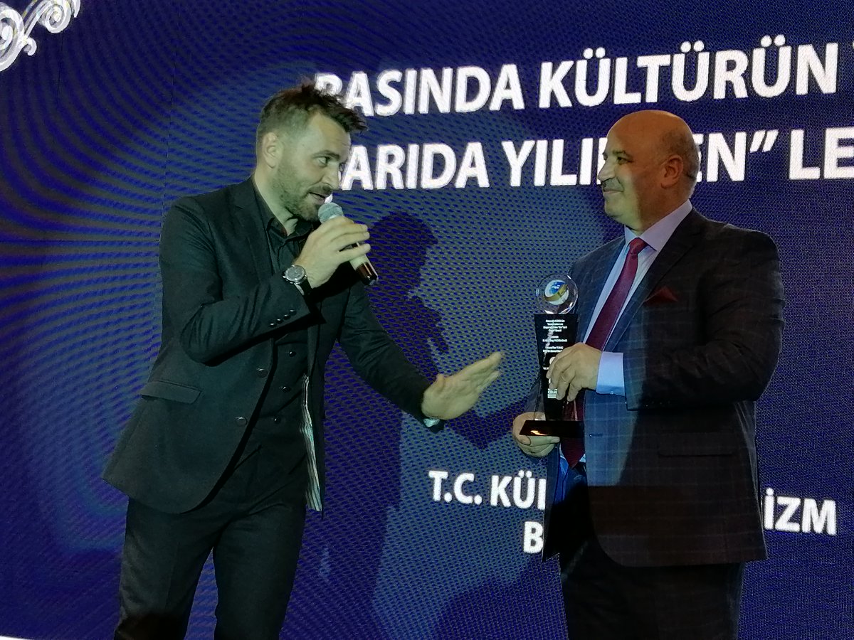dbmd2012's tweet photo. 2020 Yılının İlk Haftasında Çırağan Sarayı'nda Gerçekleştirmiş Olduğumuz ''Basında Kültürün Yansımaları ve Başarıda Yılın En'leri Ödül Törenimizde Ödüller Çok Değerli Sahiplerini Buldu..Sayın Abdurrahman UZUN 👏 @uzunabdurrahman @TurkiyeHaberM #dbmd #dunyabasinmensuplaridernegi https://t.co/Y8DAKCuPfj