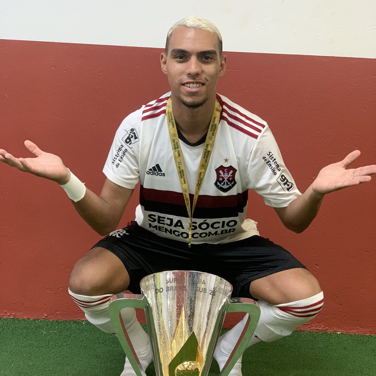 Matheuzinholat's tweet photo. Joga fácil 🙌 https://t.co/SDkgp42LsZ