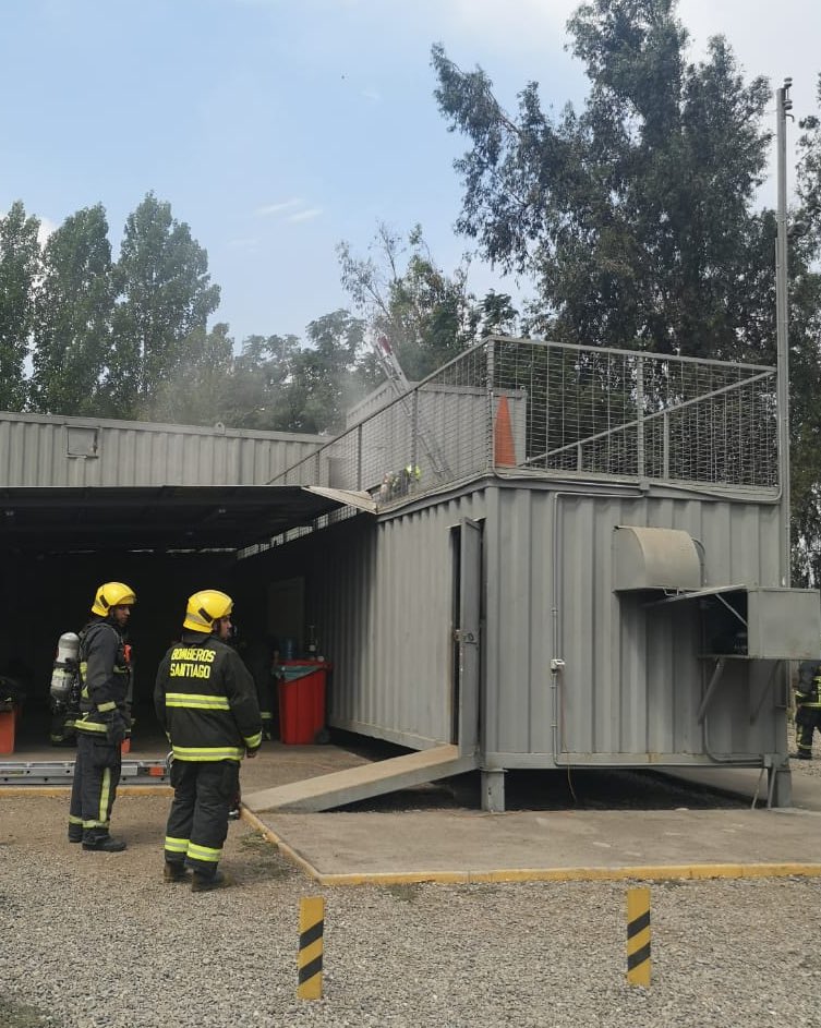 Escuela de Bomberos de Santiago tweet media