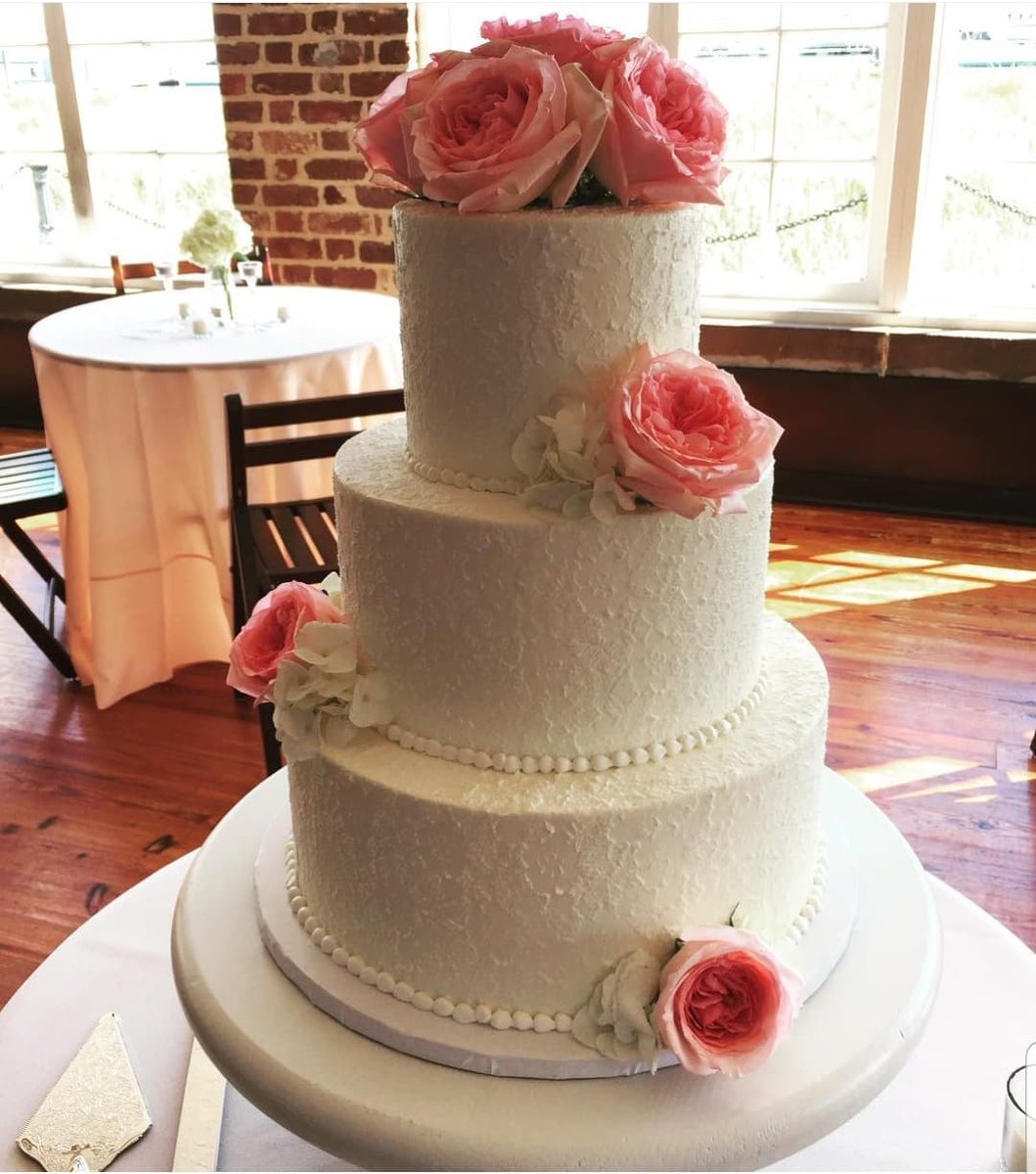 For the next few days, we want to put the spotlight on some of our favorite cake vendors! First up is Cakes by Kasarda. Take a look at this 3-tiered beauty. The details are impeccable! #chswedding #weddingcakes