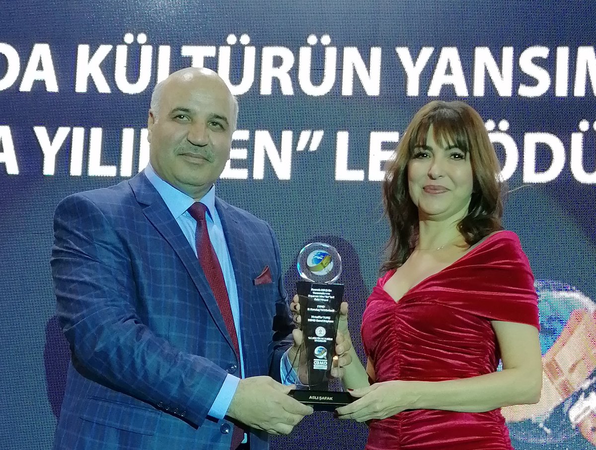 dbmd2012's tweet photo. 2020 Yılının İlk Haftasında Çırağan Sarayı'nda Gerçekleştirmiş Olduğumuz ''Basında Kültürün Yansımaları ve Başarıda Yılın En'leri Ödül Törenimizde Ödüller Çok Değerli Sahiplerini Buldu..Sayın Aslı ŞAFAK 👏 @asli_safak       #dbmd #dunyabasinmensuplaridernegi @TCKulturTurizm https://t.co/rdN5wnL1X1