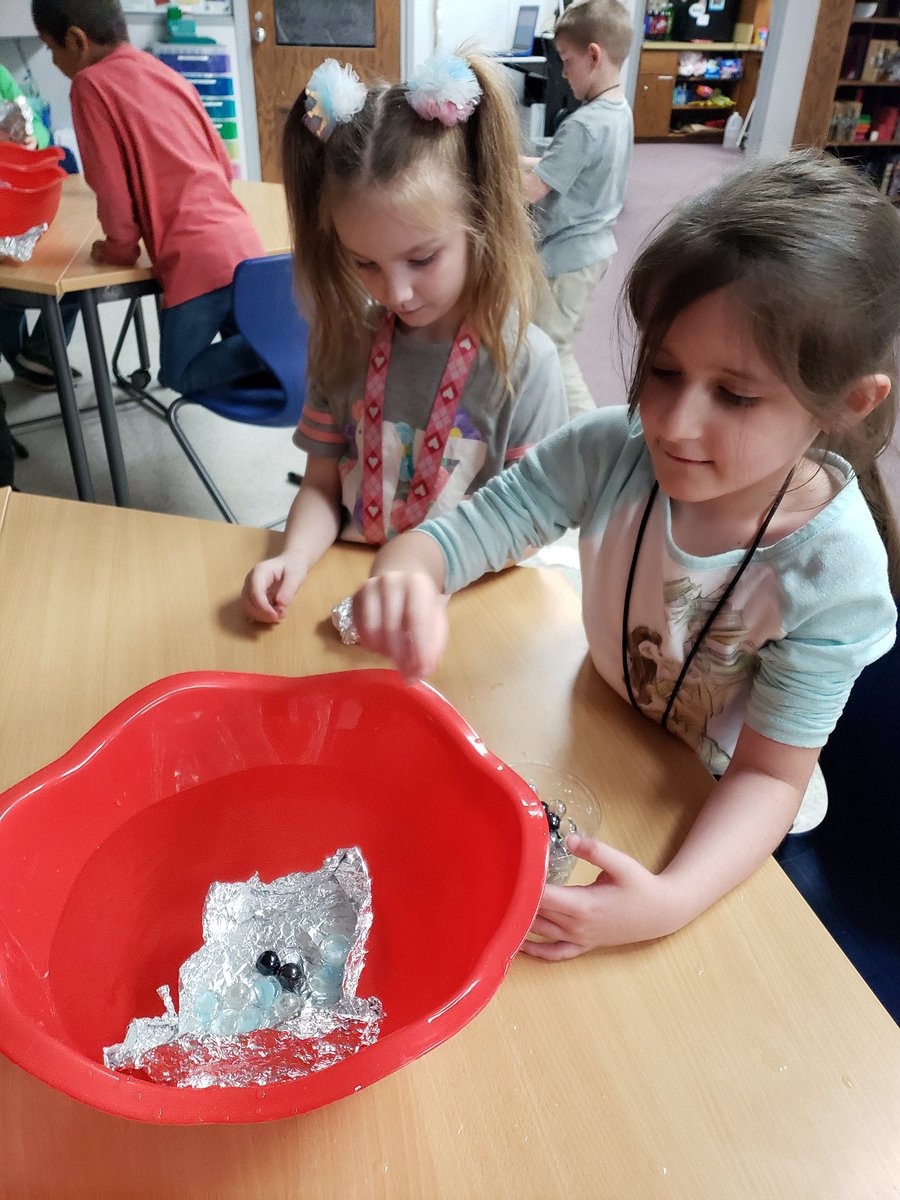 BridgettFox17's tweet photo. Fun NCCBA stem activity with Mrs. Albertino. My students loved seeing how many marbles their boat could hold before sinking! #ALLIN #NoBeariers @claremont_elem https://t.co/hbw9QZjYqN